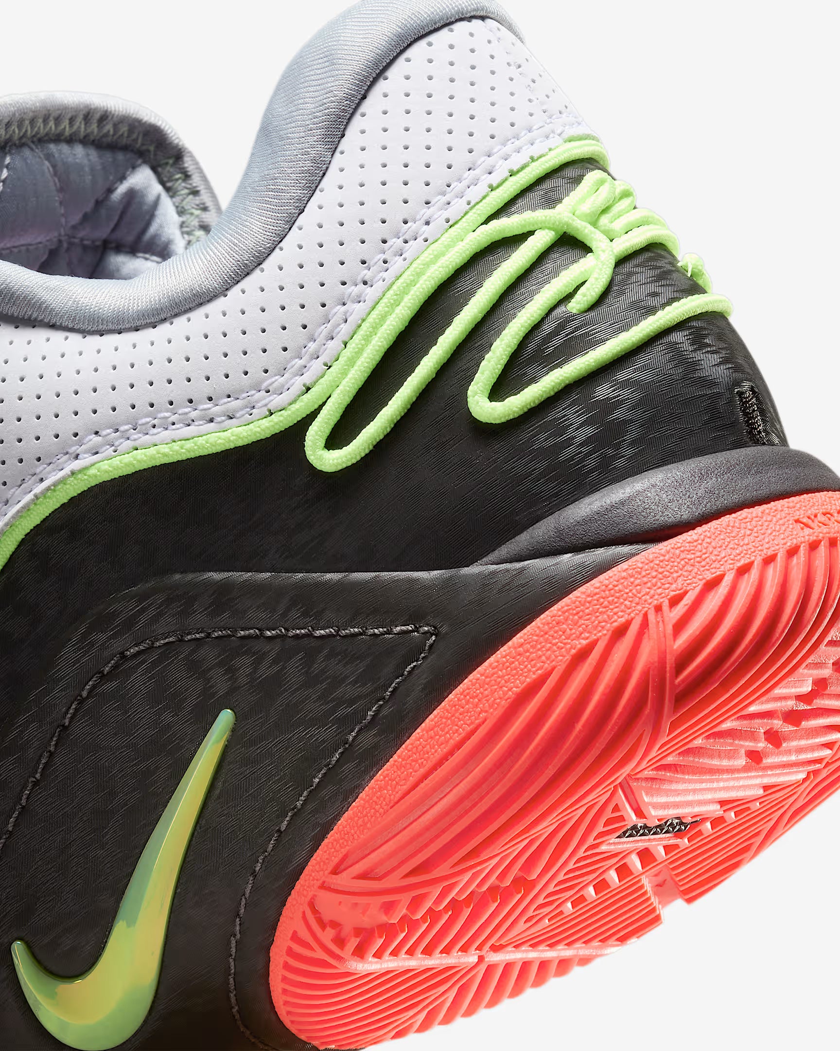 最新☆バスケシューズ☆LeBron XXII \"Crown Jewel\"☆お早めに！ Amazon.com | Lebron XXII Basketball Shoes (HV8451-400
